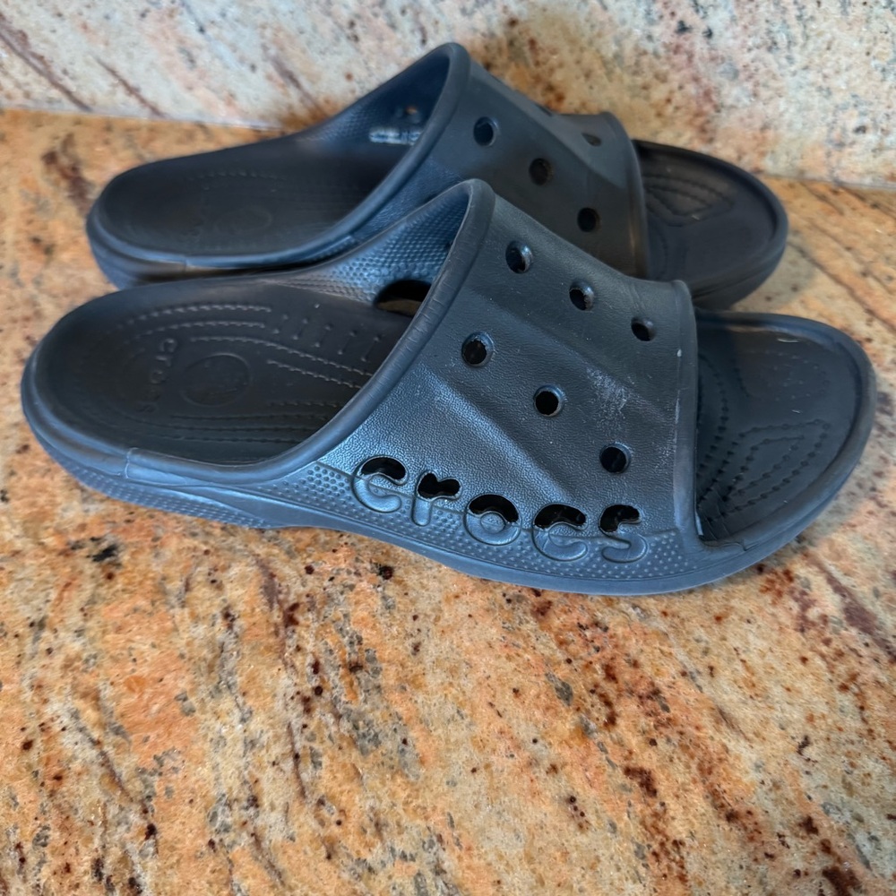 CROCS Men’s 7 or Women’s Size 9 Black Slides Sandals - Picture 1 of 4